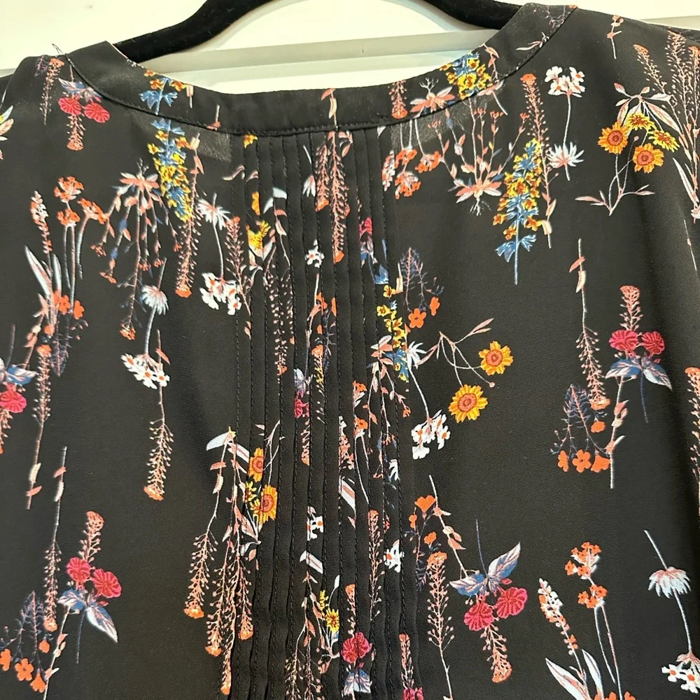 Daniel Rainn Black Floral Pintuck Button-Front Blouse - Picture 8 of 10
